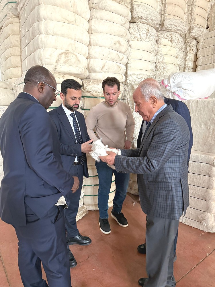 Balozi akiwa kwenye kiwanda hicho alipokelewa na Eyüp Doğanlar, Mwenyekiti wa Bodi, ambapo alijionea uzalishaji wa nyuzi unaofanyika kwenye kiwanda hicho